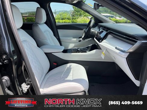 New 2026 Jeep Cherokee Overland w/ Advanced Pro Tech Group AWD/4WD image 26