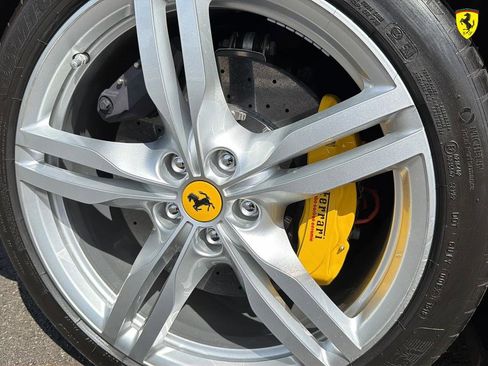 Used 2019 Ferrari Portofino RWD image 49