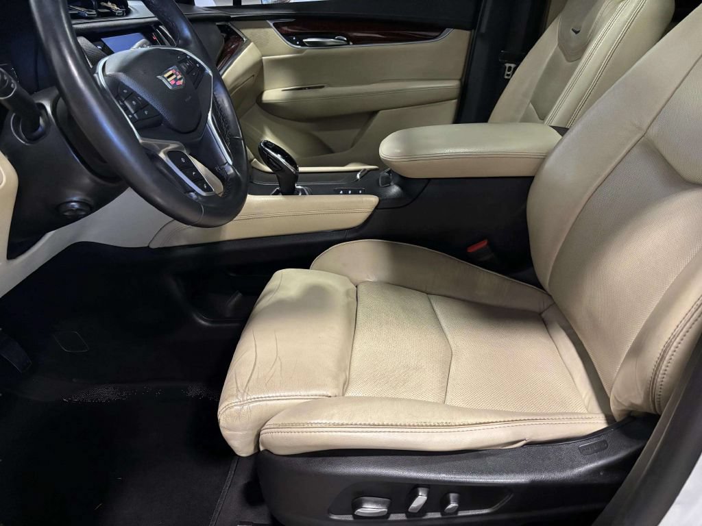 Used 2017 Cadillac XT5 Premium Luxury w/ LPO, Wheel Lock Package AWD/4WD image 12