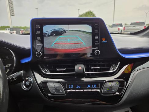 Used 2022 Toyota C-HR XLE FWD image 37