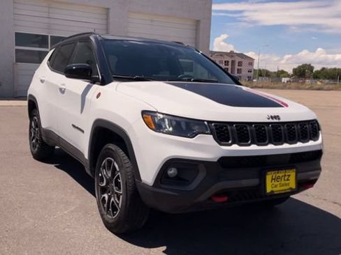 Used 2025 Jeep Compass Trailhawk AWD/4WD image 4