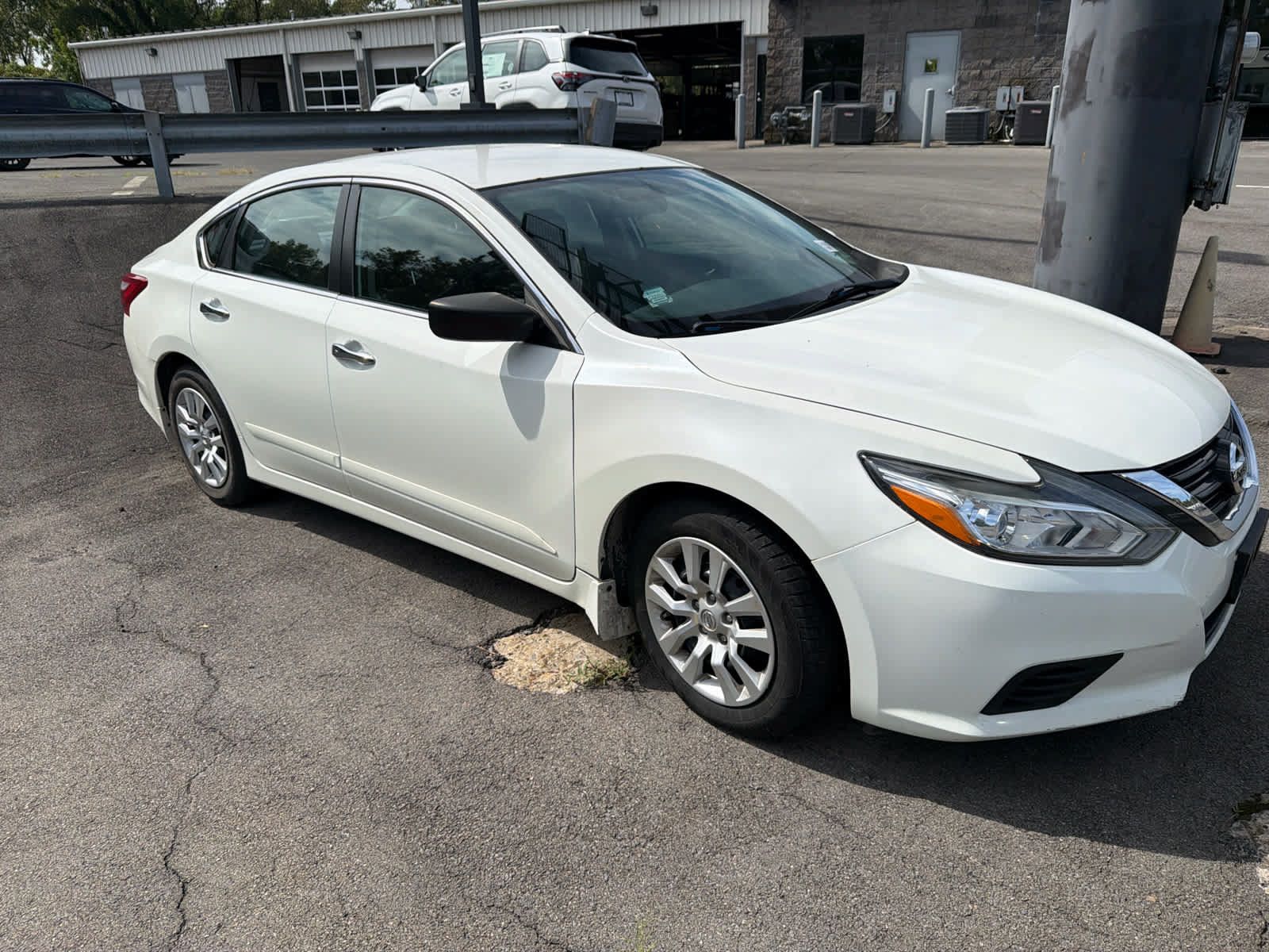 Used 2016 Nissan Altima 2.5 S w/ Power Driver Seat Package FWD image 9