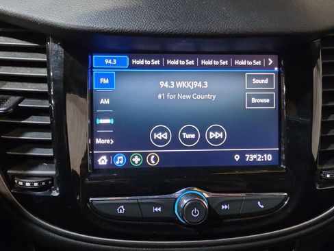 Used 2020 Chevrolet Trax LT w/ LT Convenience Package FWD image 12
