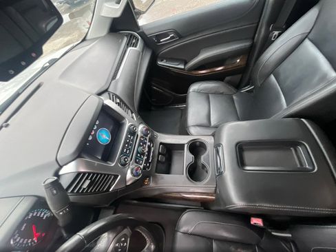 Used 2020 Chevrolet Suburban LT image 14