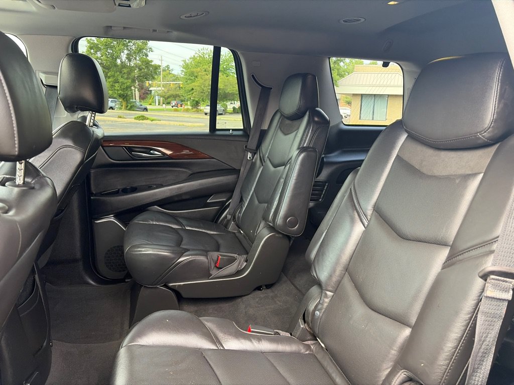 Used 2018 Cadillac Escalade Luxury AWD/4WD image 27
