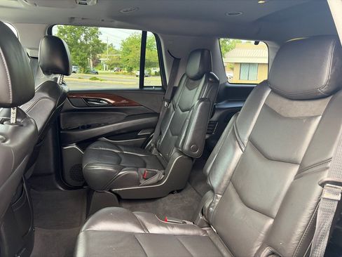 Used 2018 Cadillac Escalade Luxury AWD/4WD image 27