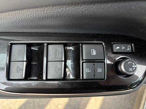 Certified 2025 Toyota Crown Signia w/ Advanced Technology Package image 17