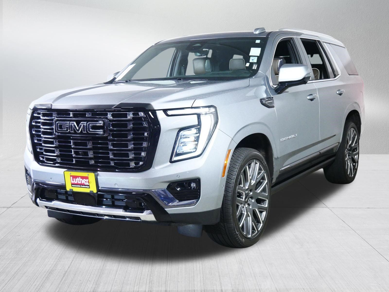Used 2025 GMC Yukon Denali Ultimate w/ LPO, Illumination Package AWD/4WD image 3