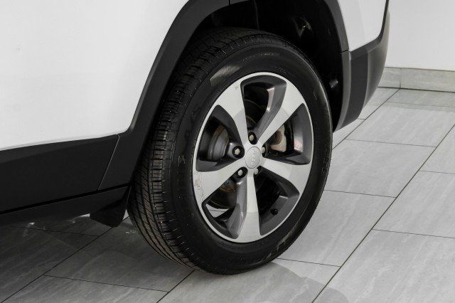 Used 2019 Jeep Cherokee Limited AWD/4WD image 58