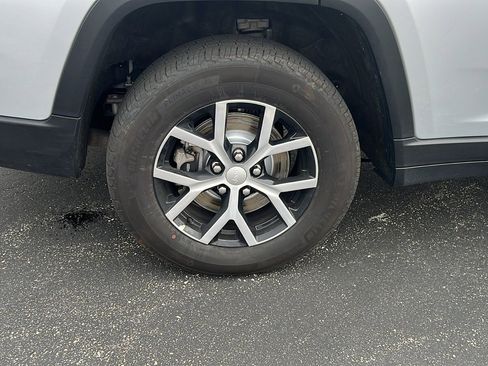 Used 2024 Jeep Grand Cherokee L Limited w/ Luxury Tech Group II image 10