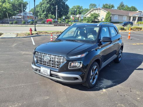Used 2025 Hyundai Venue SEL FWD image 27