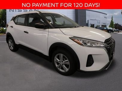 New 2025 Nissan Kicks Play S