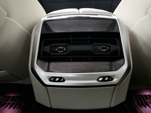 Used 2025 BMW i7 xDrive60 AWD/4WD image 55