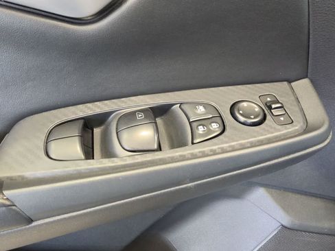 Used 2025 Nissan Sentra SV FWD image 19