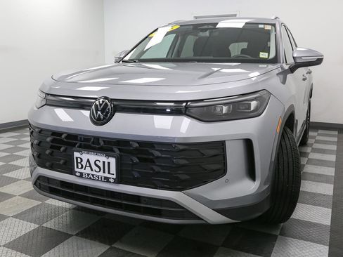 Used 2025 Volkswagen Tiguan S w/ 18" Wheel Package AWD/4WD image 4