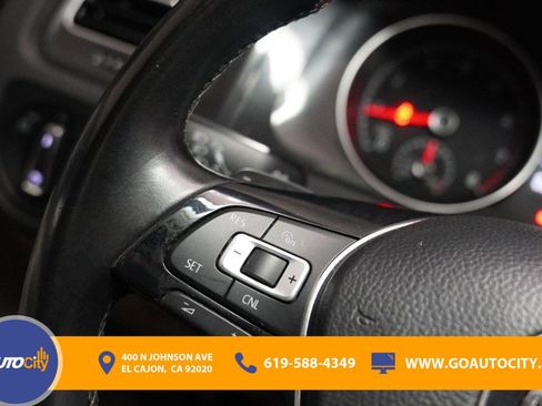 Used 2018 Volkswagen Golf S image 19