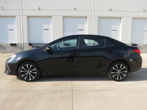 Used 2017 Toyota Corolla SE w/ SE Premium Package FWD image 5