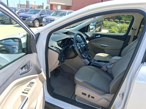 Used 2016 Ford Escape SE FWD image 9
