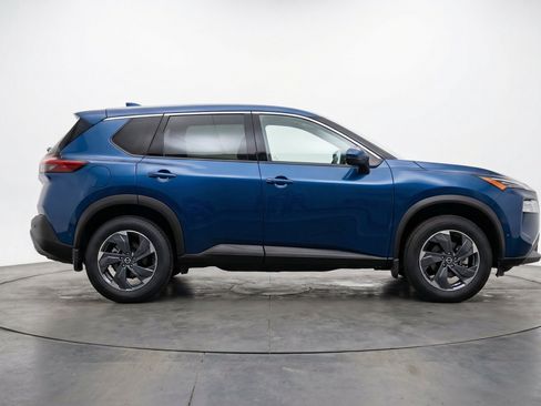 Used 2025 Nissan Rogue SV FWD image 11
