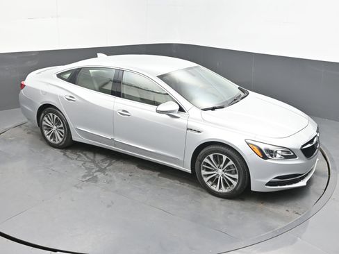 Used 2017 Buick LaCrosse Essence FWD image 31