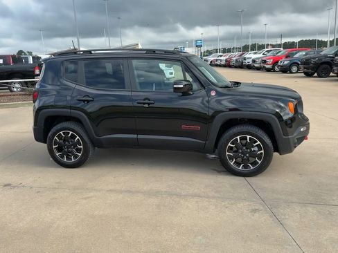 Used 2023 Jeep Renegade Trailhawk image 9