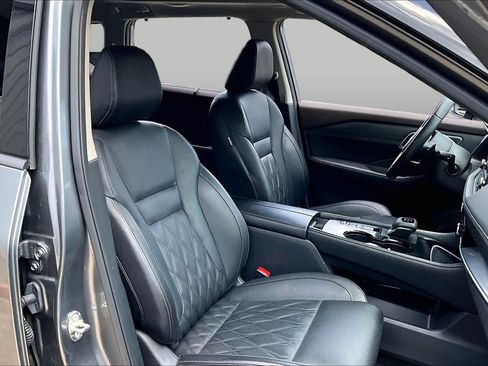 Used 2023 Nissan Rogue Platinum w/ Platinum Premium Package FWD image 9