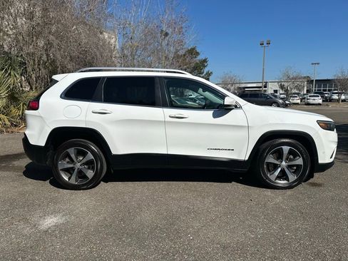 Used 2019 Jeep Cherokee Limited w/ Technology Group FWD image 11