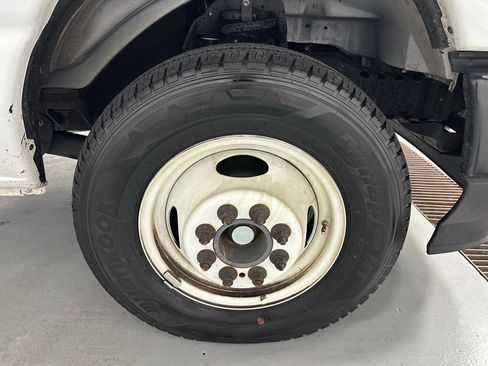 Used 2024 Ford E-350 and Econoline 350 Super Duty image 44