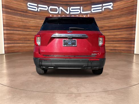 Used 2022 Ford Explorer XLT image 5