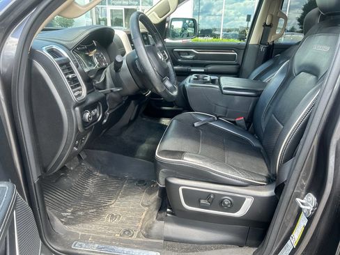 Used 2019 RAM 1500 Laramie AWD/4WD image 11