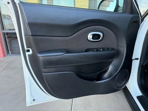 Used 2019 Kia Soul + image 18
