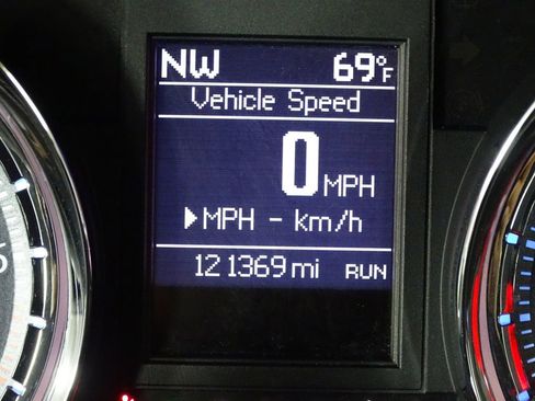 Used 2014 Chrysler Town & Country Touring image 35