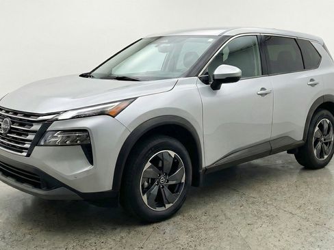 Used 2025 Nissan Rogue SV AWD/4WD image 3