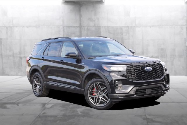 Certified 2025 Ford Explorer ST-Line w/ ST-Line Street Pack AWD/4WD image 2