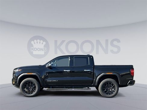 New 2026 GMC Canyon Denali w/ LPO, Denali Black Edition image 2