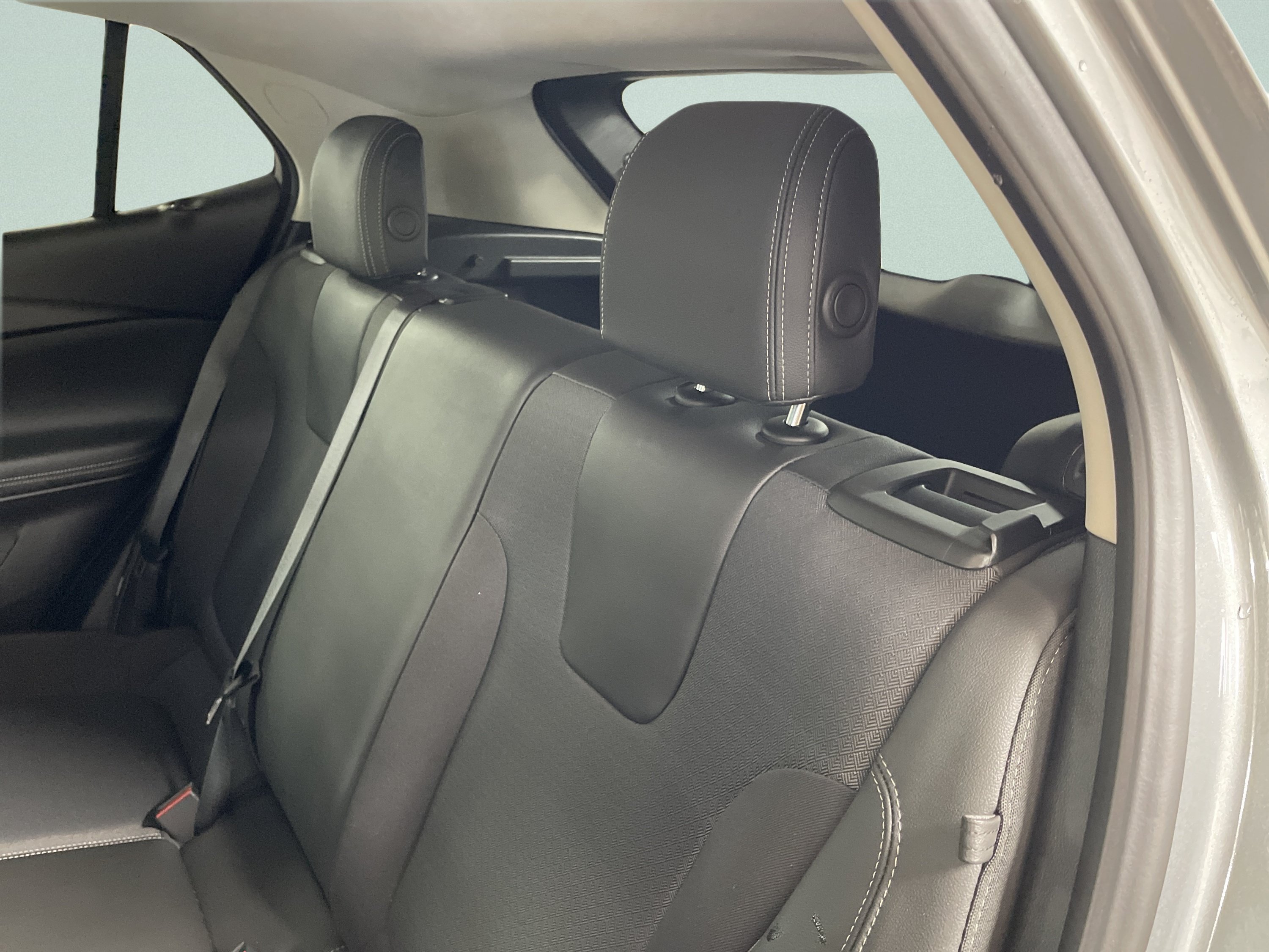 Used 2025 Buick Encore GX Preferred AWD/4WD image 11