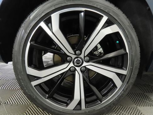 Used 2023 Volvo XC60 B5 Ultimate w/ Climate Package image 32