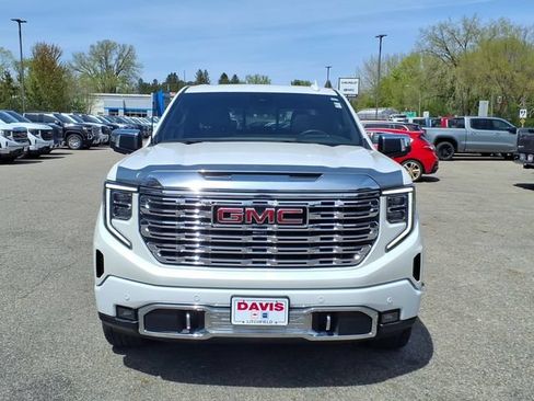 Used 2024 GMC Sierra 1500 Denali w/ Denali Reserve Package AWD/4WD image 9