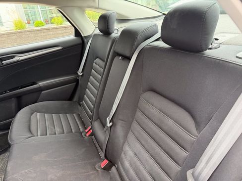 Used 2015 Ford Fusion SE FWD image 12