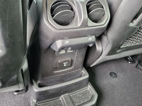 Used 2021 Jeep Wrangler Unlimited Rubicon AWD/4WD image 22