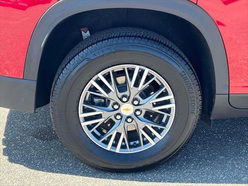 Used 2025 Chevrolet Traverse LT image 10