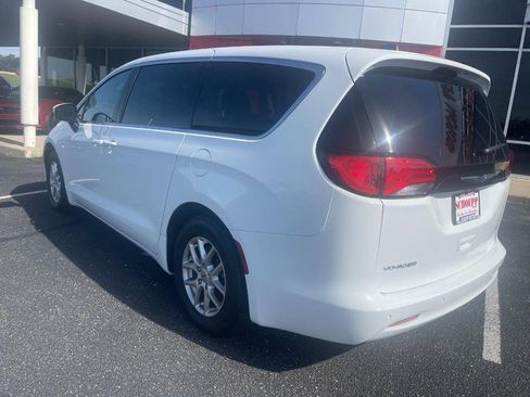 Used 2023 Chrysler Voyager LX FWD image 4