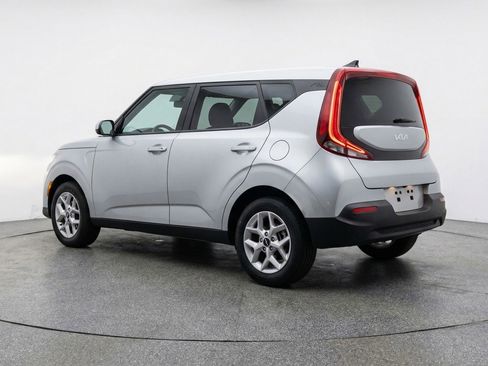 Used 2025 Kia Soul LX w/ LX Technology Package FWD image 6