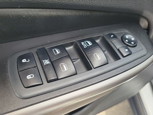 Used 2019 Jeep Cherokee Latitude w/ Popular Appearance Group FWD image 21
