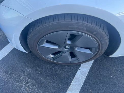 Used 2021 Tesla Model 3 Standard Range Plus RWD image 4