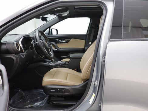 Used 2025 Chevrolet Blazer Premier w/ Driver Confidence II Package image 5