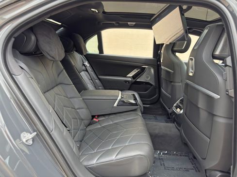 Used 2024 BMW i7 eDrive50 w/ M Sport Package RWD image 56
