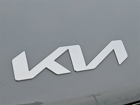 Certified 2024 Kia Carnival SX Prestige image 33