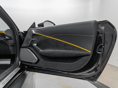 Certified 2025 Ferrari Roma Base image 17