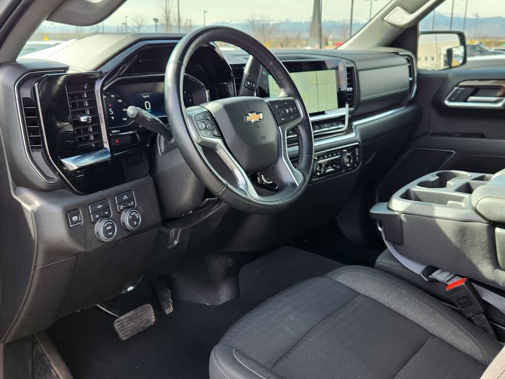 Used 2025 Chevrolet Silverado 1500 LT AWD/4WD image 9